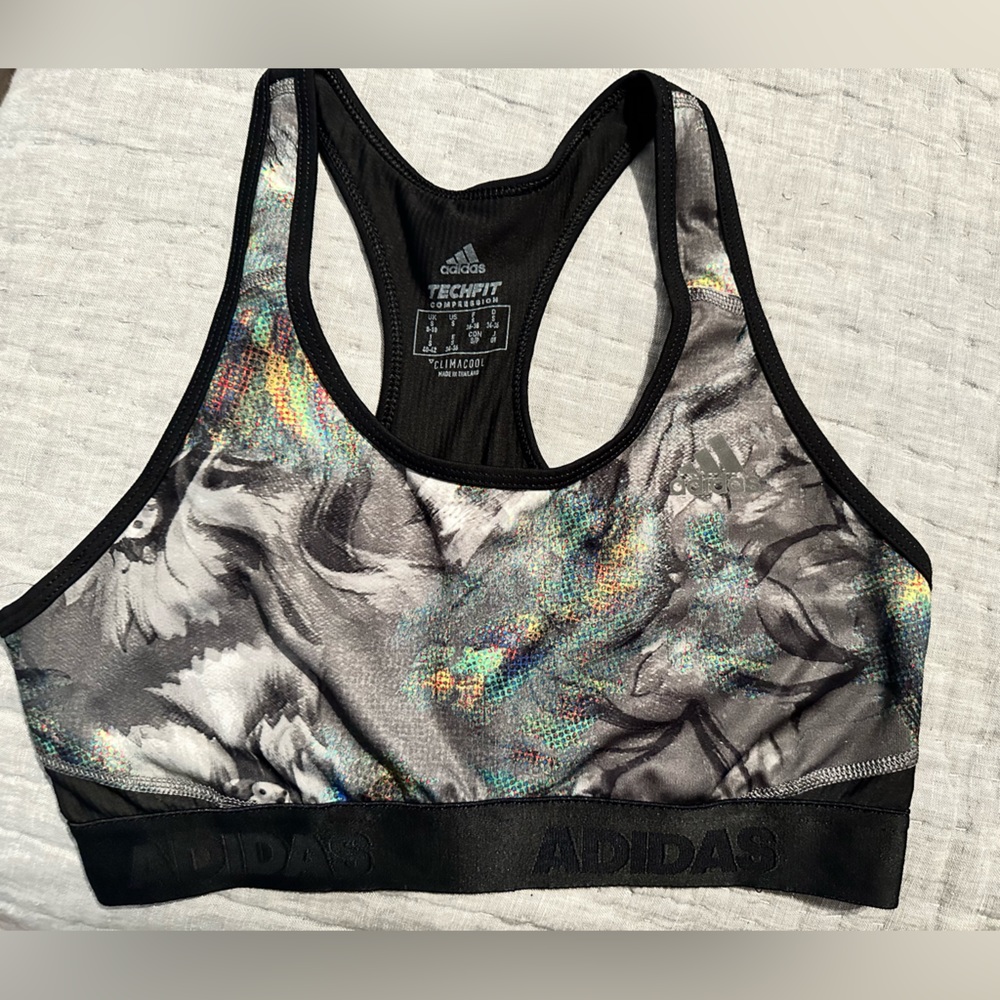 Women’s Adidas multicolor sports bra sz.S